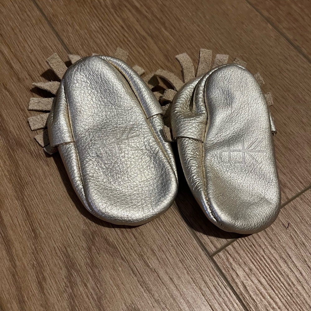 Freshly Picked Moccasins Size 3 - Picture 2 of 2